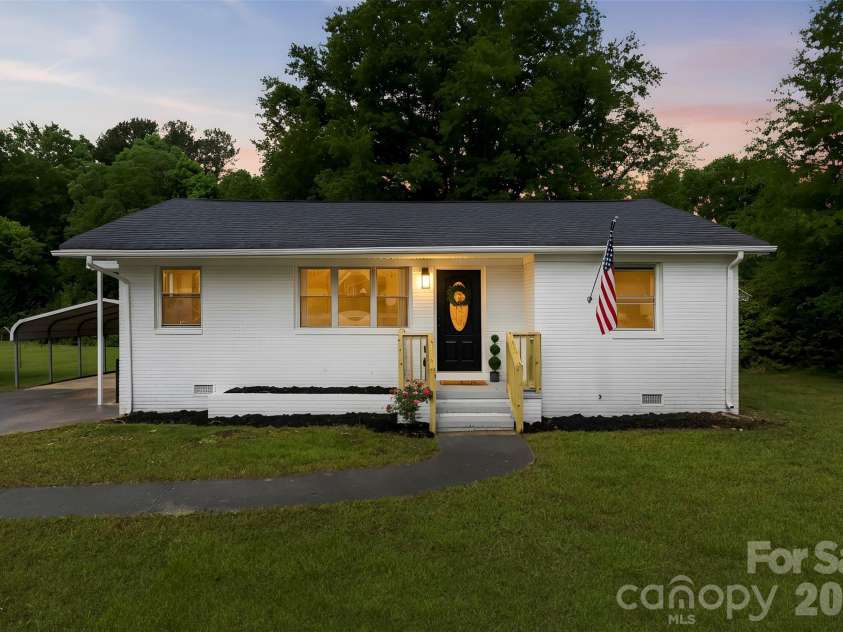 3811 Little Mountain Road, Gastonia, NC 28056.  MLS# CAR4376838, YatesRealty ID 23212. 