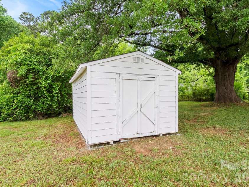3811 Little Mountain Road, Gastonia, NC 28056.  MLS# CAR4376838, YatesRealty ID 23212. 