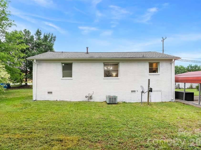 3811 Little Mountain Road, Gastonia, NC 28056.  MLS# CAR4376838, YatesRealty ID 23212. 