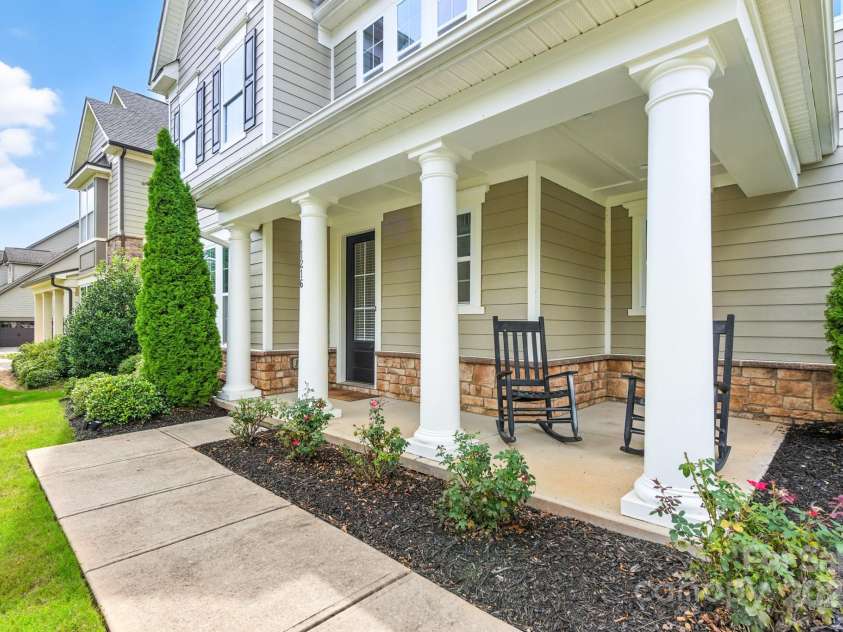 11216 Preservation Lane, Charlotte, NC 28278.  MLS# CAR4291378, YatesRealty ID 23213. 