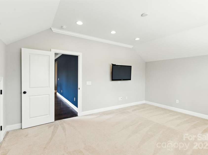 11216 Preservation Lane, Charlotte, NC 28278.  MLS# CAR4291378, YatesRealty ID 23213. 