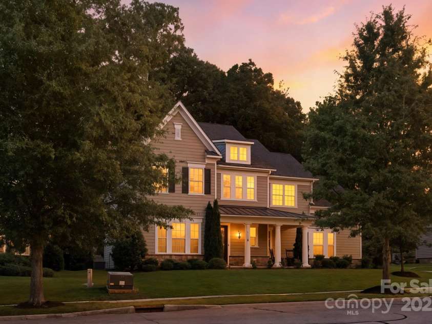 11216 Preservation Lane, Charlotte, NC 28278.  MLS# CAR4291378, YatesRealty ID 23213. 