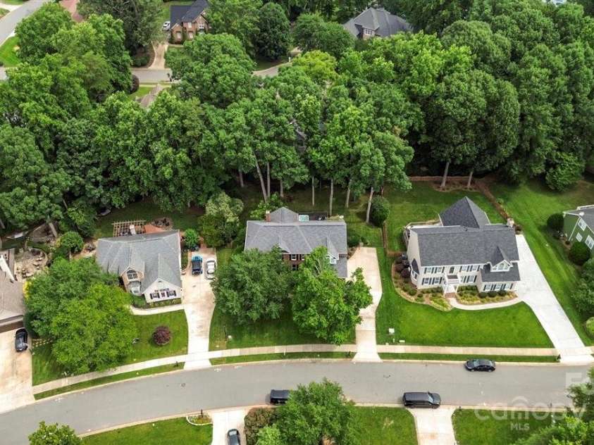 21621 Crown Lake Drive, Cornelius, NC 28031.  MLS# CAR4265644, YatesRealty ID 23215. 