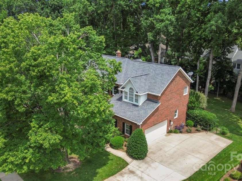 21621 Crown Lake Drive, Cornelius, NC 28031.  MLS# CAR4265644, YatesRealty ID 23215. 