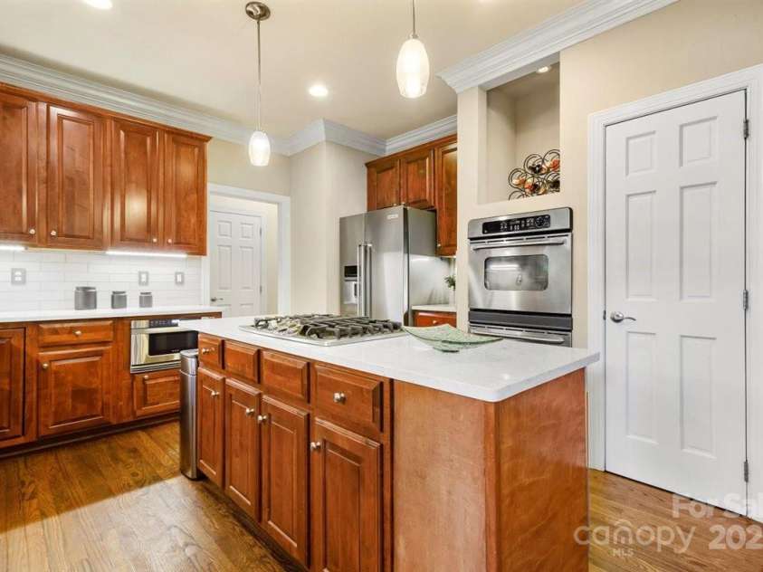 21621 Crown Lake Drive, Cornelius, NC 28031.  MLS# CAR4265644, YatesRealty ID 23215. 