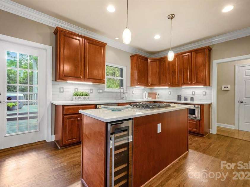 21621 Crown Lake Drive, Cornelius, NC 28031.  MLS# CAR4265644, YatesRealty ID 23215. 