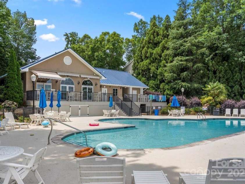 21621 Crown Lake Drive, Cornelius, NC 28031.  MLS# CAR4265644, YatesRealty ID 23215. 