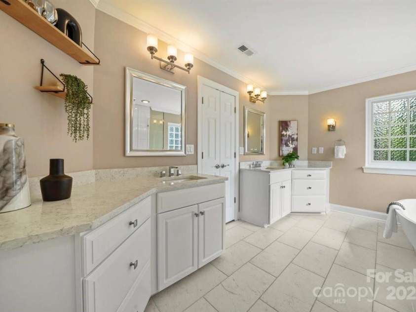 21621 Crown Lake Drive, Cornelius, NC 28031.  MLS# CAR4265644, YatesRealty ID 23215. 