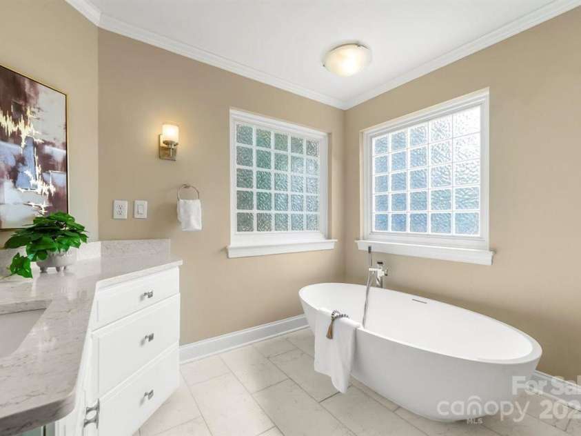 21621 Crown Lake Drive, Cornelius, NC 28031.  MLS# CAR4265644, YatesRealty ID 23215. 