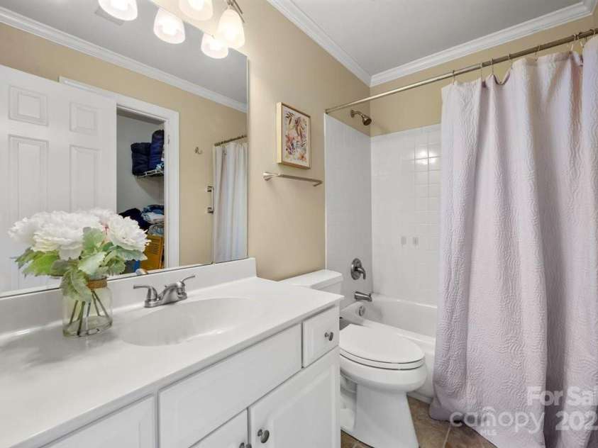 21621 Crown Lake Drive, Cornelius, NC 28031.  MLS# CAR4265644, YatesRealty ID 23215. 