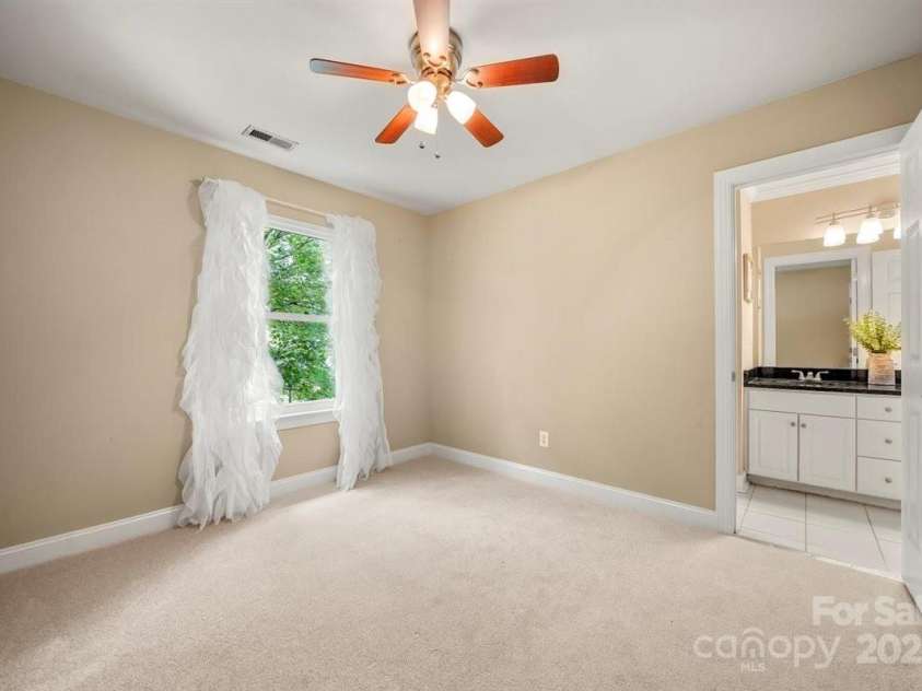 21621 Crown Lake Drive, Cornelius, NC 28031.  MLS# CAR4265644, YatesRealty ID 23215. 