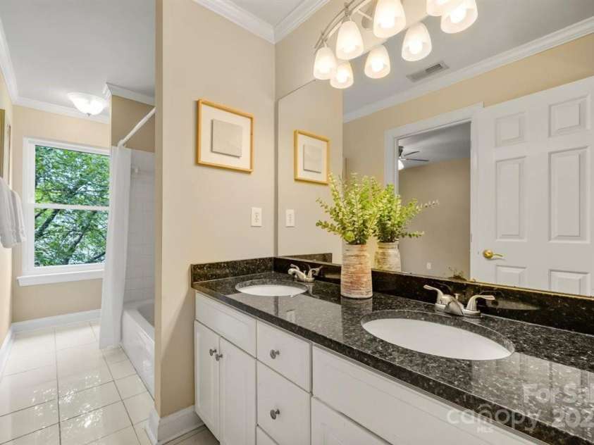 21621 Crown Lake Drive, Cornelius, NC 28031.  MLS# CAR4265644, YatesRealty ID 23215. 