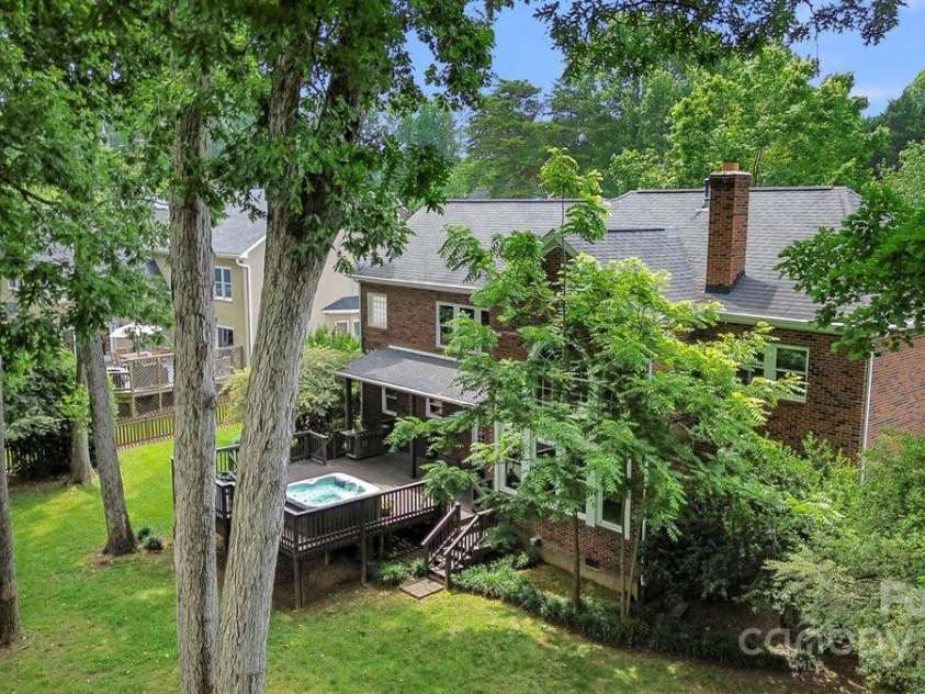 21621 Crown Lake Drive, Cornelius, NC 28031.  MLS# CAR4265644, YatesRealty ID 23215. 