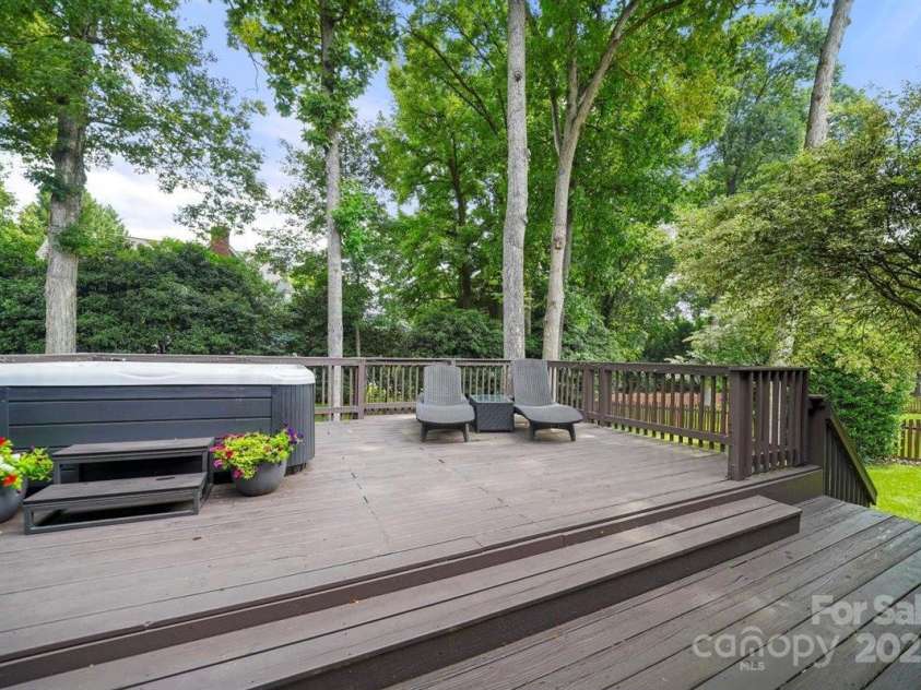 21621 Crown Lake Drive, Cornelius, NC 28031.  MLS# CAR4265644, YatesRealty ID 23215. 