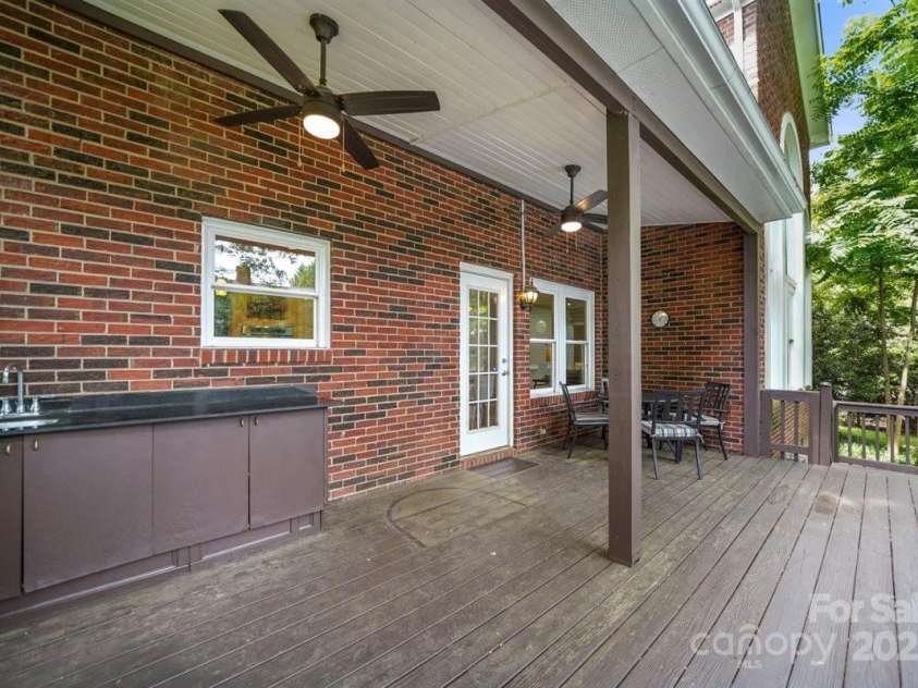 21621 Crown Lake Drive, Cornelius, NC 28031.  MLS# CAR4265644, YatesRealty ID 23215. 