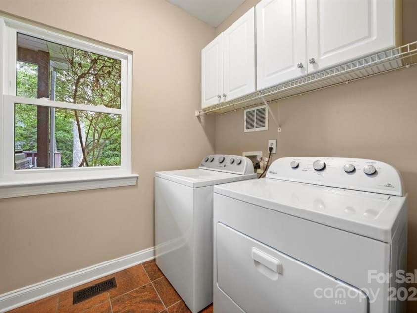 21621 Crown Lake Drive, Cornelius, NC 28031.  MLS# CAR4265644, YatesRealty ID 23215. 