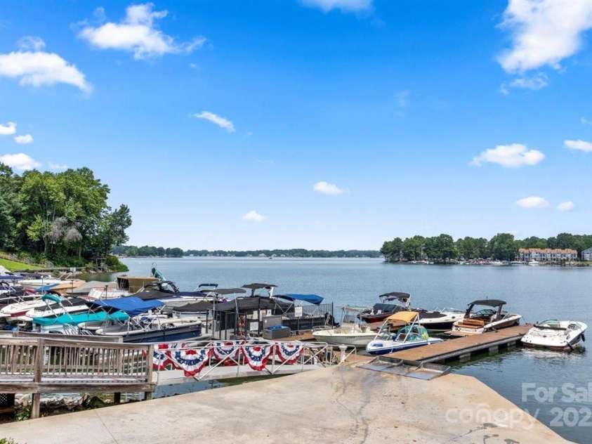 21621 Crown Lake Drive, Cornelius, NC 28031.  MLS# CAR4265644, YatesRealty ID 23215. 