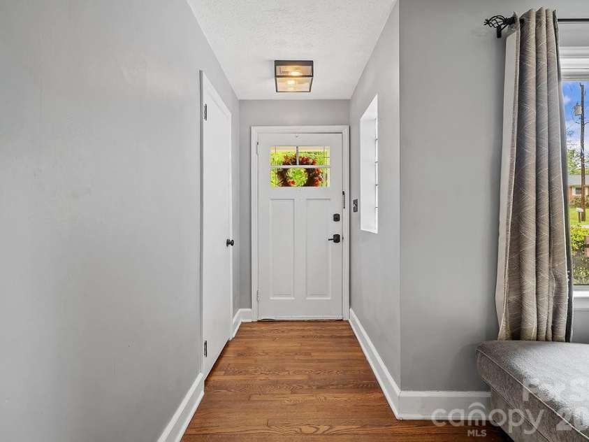 1106 Cherokee Drive, Hendersonville, NC 28739.  MLS# CAR4374170, YatesRealty ID 23216. 