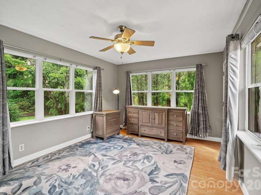 1106 Cherokee Drive, Hendersonville, NC 28739.  MLS# CAR4374170, YatesRealty ID 23216. 
