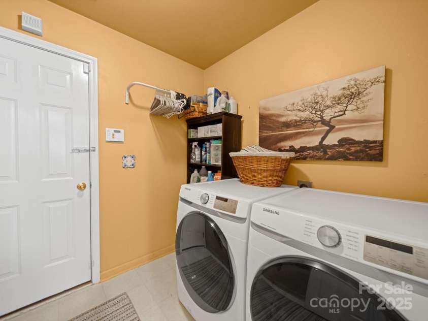 11909 Creek Turn Drive, Charlotte, NC 28278.  MLS# CAR4267264, YatesRealty ID 23216. 