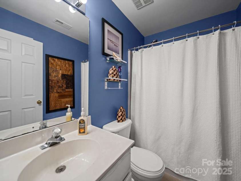 11909 Creek Turn Drive, Charlotte, NC 28278.  MLS# CAR4267264, YatesRealty ID 23216. Bath