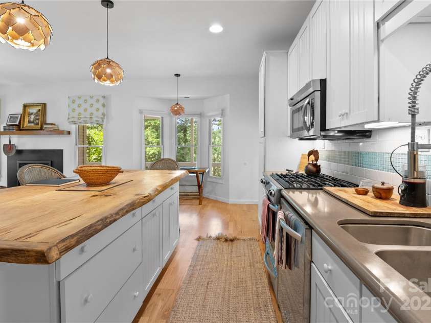 109 Paradise Circle, Clyde, NC 28721.  MLS# CAR4239920, YatesRealty ID 23219. 