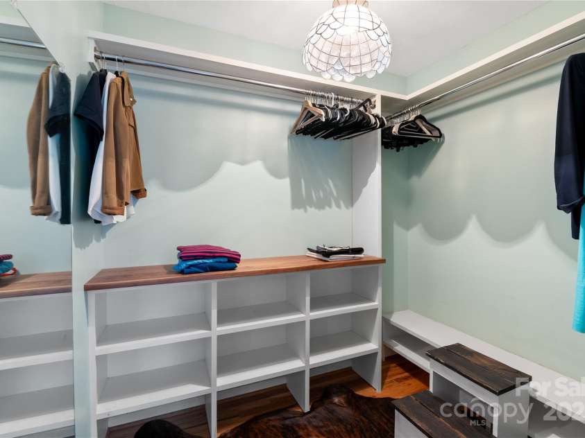 109 Paradise Circle, Clyde, NC 28721.  MLS# CAR4239920, YatesRealty ID 23219. Primary walk-in closet