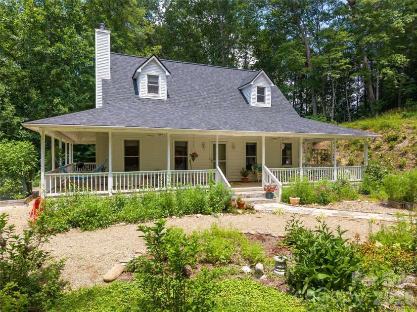 109 Paradise Circle, Clyde, NC 28721.  MLS# CAR4341580, YatesRealty ID 23219. 