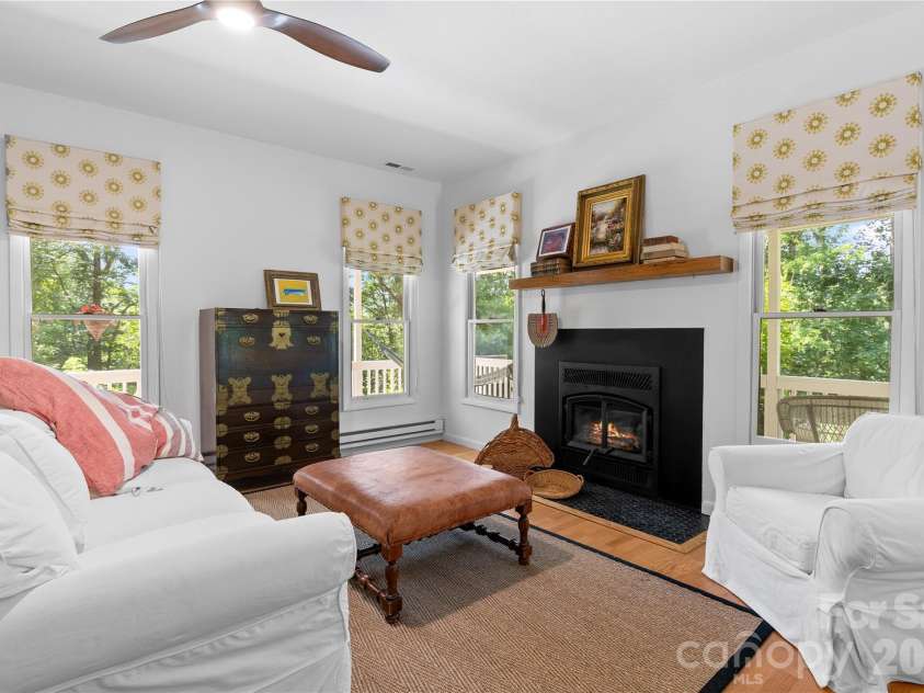 109 Paradise Circle, Clyde, NC 28721.  MLS# CAR4341580, YatesRealty ID 23219. 