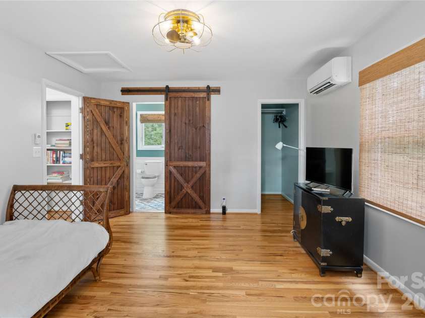 109 Paradise Circle, Clyde, NC 28721.  MLS# CAR4341580, YatesRealty ID 23219. 