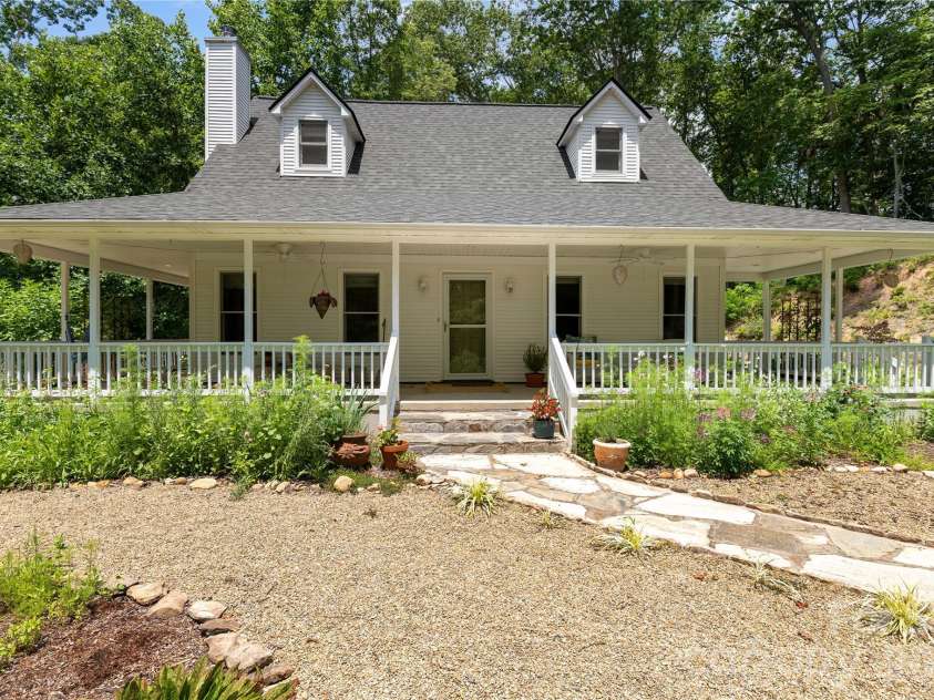 109 Paradise Circle, Clyde, NC 28721.  MLS# CAR4341580, YatesRealty ID 23219. 