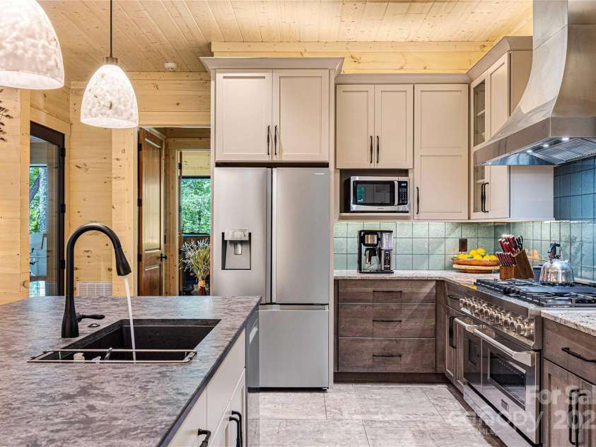 142 Brook Trout Trail, Cashiers, NC 28717.  MLS# CAR4313305, YatesRealty ID 2322. 