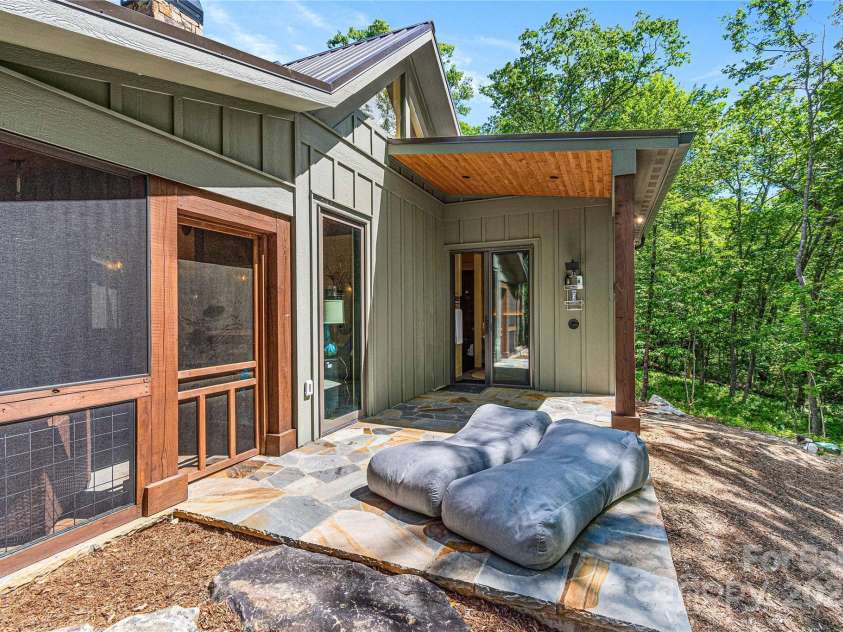142 Brook Trout Trail, Cashiers, NC 28717.  MLS# CAR4313305, YatesRealty ID 2322. 