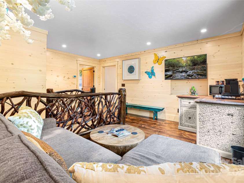 142 Brook Trout Trail, Cashiers, NC 28717.  MLS# CAR4313305, YatesRealty ID 2322. 