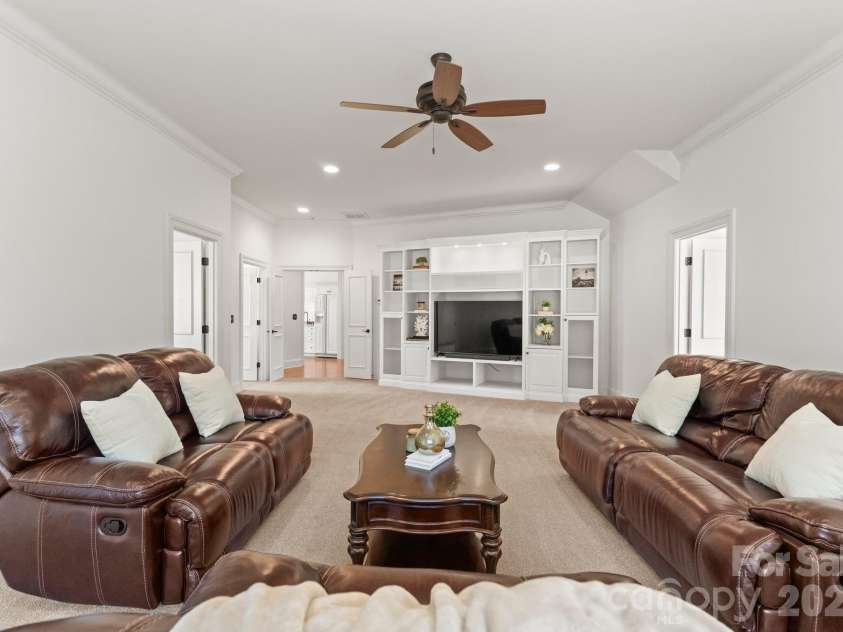 17429 Staysail Court, Cornelius, NC 28031.  MLS# CAR4337983, YatesRealty ID 2322. Extra spacious bonus room