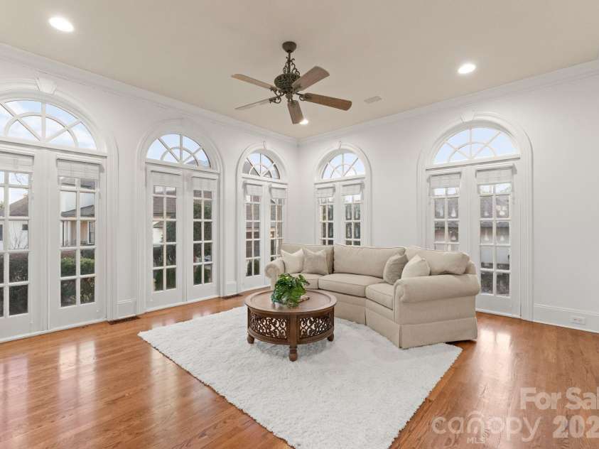 17429 Staysail Court, Cornelius, NC 28031.  MLS# CAR4337983, YatesRealty ID 2322. Primary suite sitting area