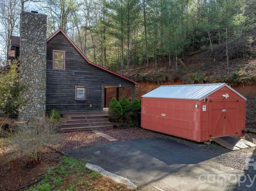 1481 Levi Lane, Lenoir, NC 28645.  MLS# CAR4356686, YatesRealty ID 23221. 