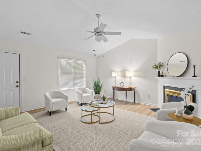 9136 Four Mile Creek Road, Charlotte, NC 28277.  MLS# CAR4276244, YatesRealty ID 23222. 