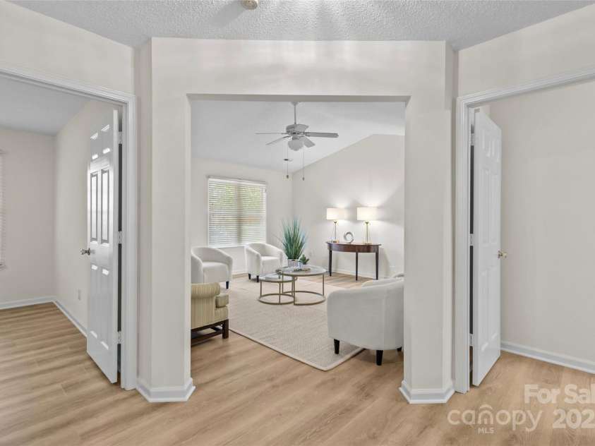 9136 Four Mile Creek Road, Charlotte, NC 28277.  MLS# CAR4276244, YatesRealty ID 23222. 