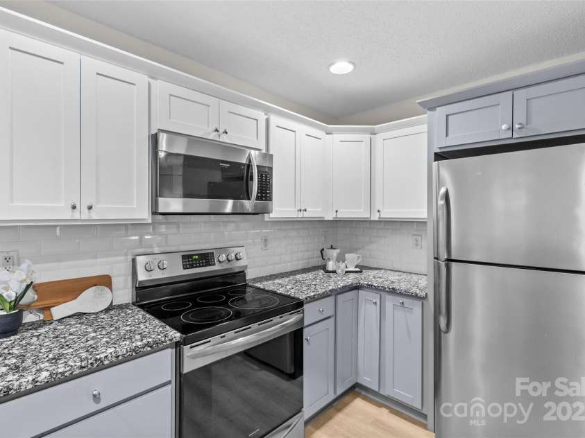 9136 Four Mile Creek Road, Charlotte, NC 28277.  MLS# CAR4276244, YatesRealty ID 23222. 