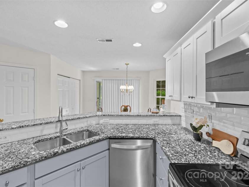 9136 Four Mile Creek Road, Charlotte, NC 28277.  MLS# CAR4276244, YatesRealty ID 23222. 