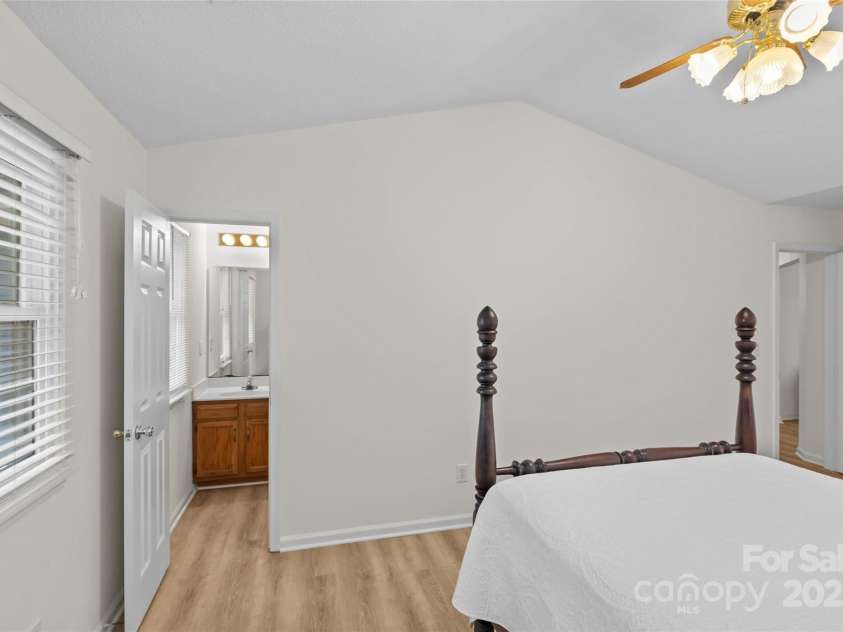 9136 Four Mile Creek Road, Charlotte, NC 28277.  MLS# CAR4276244, YatesRealty ID 23222. 