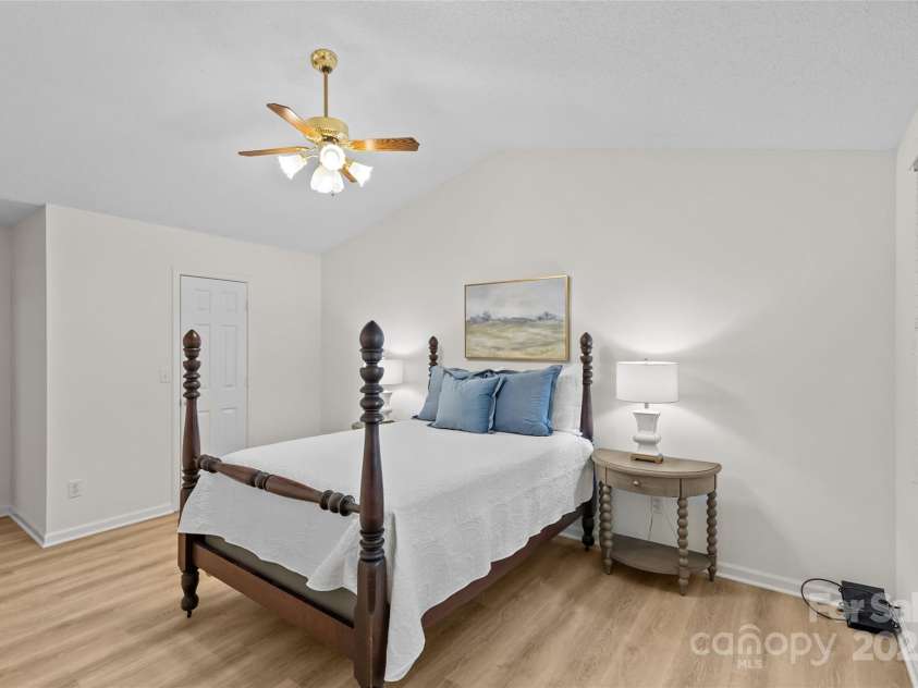 9136 Four Mile Creek Road, Charlotte, NC 28277.  MLS# CAR4276244, YatesRealty ID 23222. 