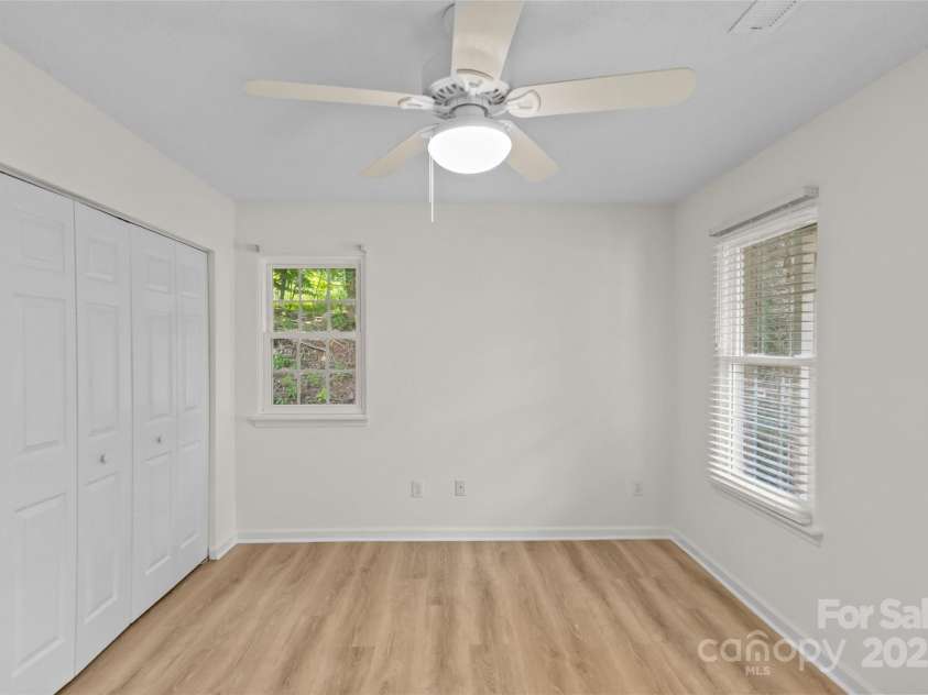 9136 Four Mile Creek Road, Charlotte, NC 28277.  MLS# CAR4276244, YatesRealty ID 23222. 