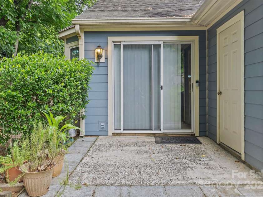 9136 Four Mile Creek Road, Charlotte, NC 28277.  MLS# CAR4276244, YatesRealty ID 23222. 