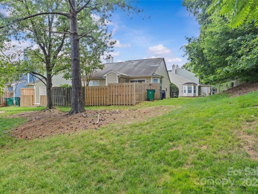 9136 Four Mile Creek Road, Charlotte, NC 28277.  MLS# CAR4276244, YatesRealty ID 23222. 