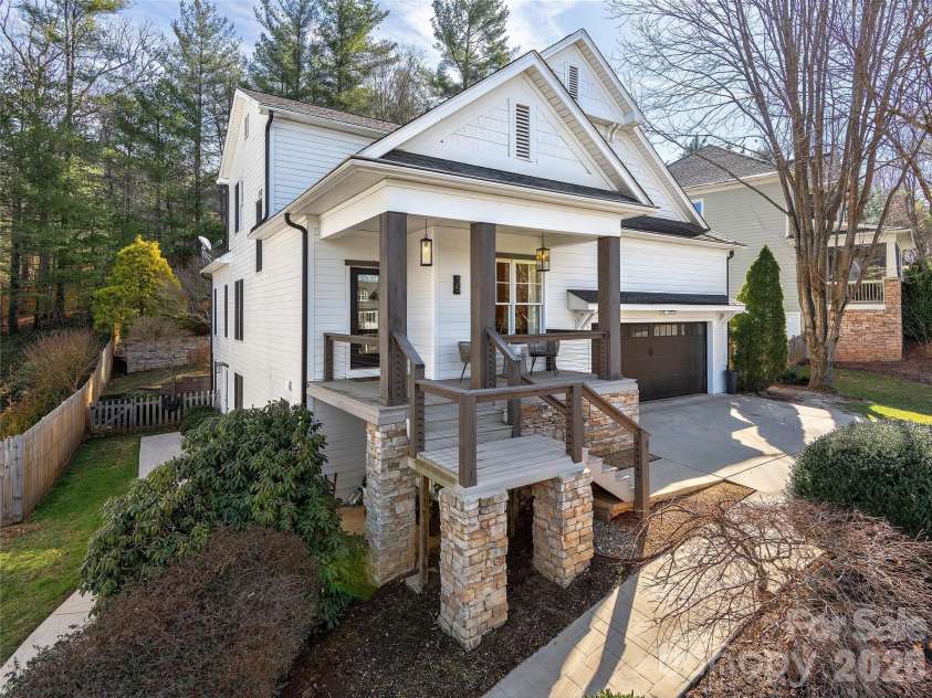 35 White Ash Drive, Asheville, NC 28803.  MLS# CAR4350897, YatesRealty ID 23223. 