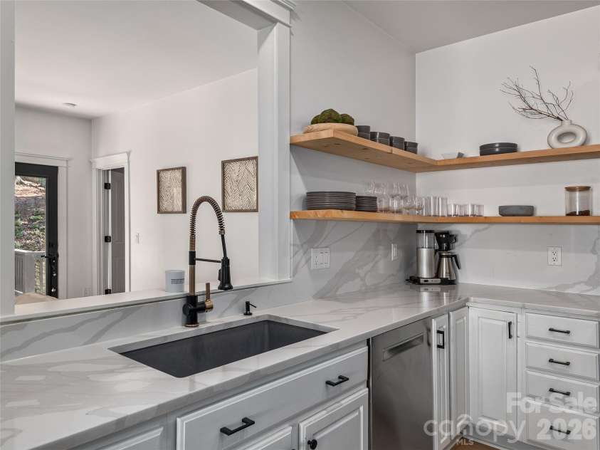 35 White Ash Drive, Asheville, NC 28803.  MLS# CAR4350897, YatesRealty ID 23223. 