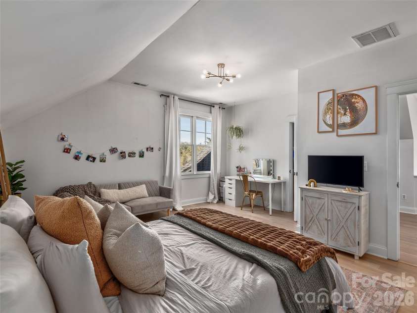35 White Ash Drive, Asheville, NC 28803.  MLS# CAR4350897, YatesRealty ID 23223. 