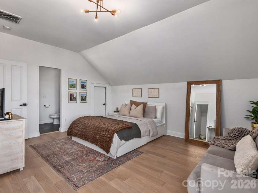 35 White Ash Drive, Asheville, NC 28803.  MLS# CAR4350897, YatesRealty ID 23223. 